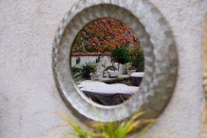 Art. History. Experience. – Eleganța jocului în Camera de Black Jack București